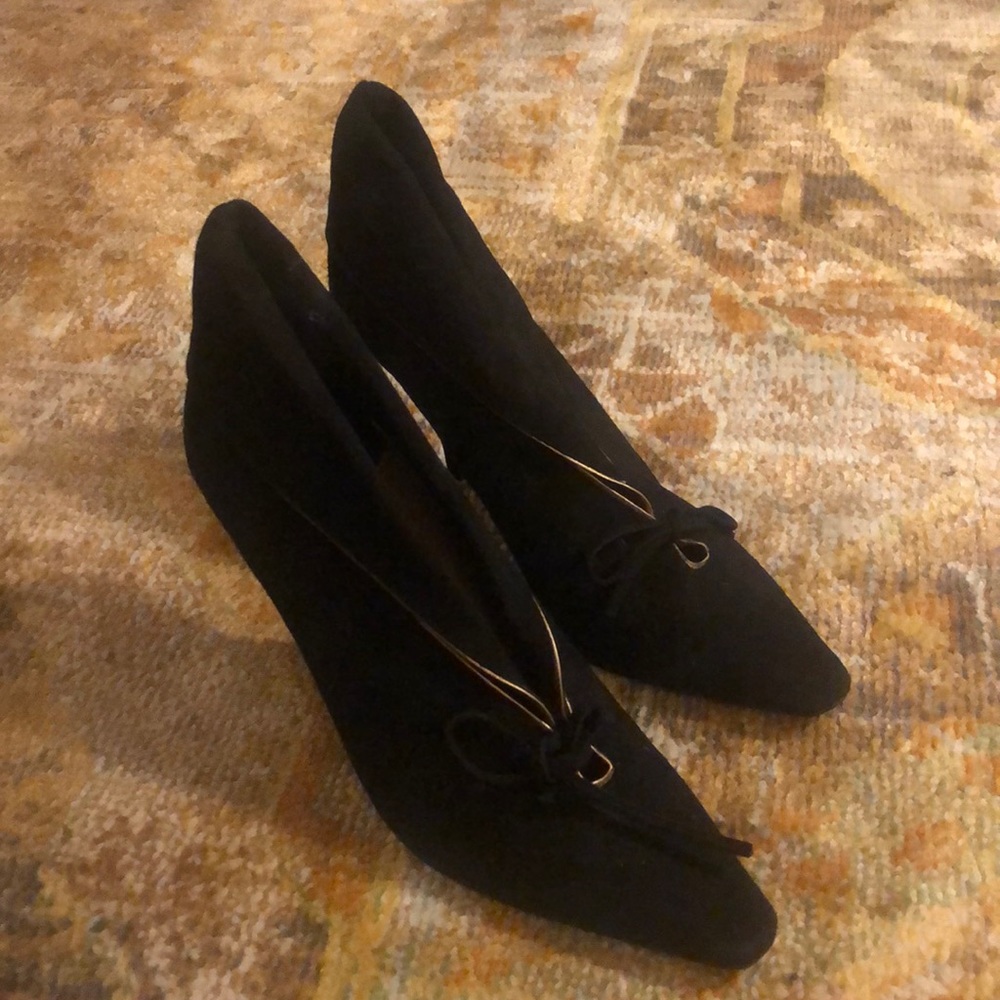 Black Vintage-style heels
